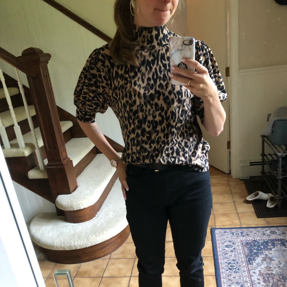 Animal print puff sleeve sweater